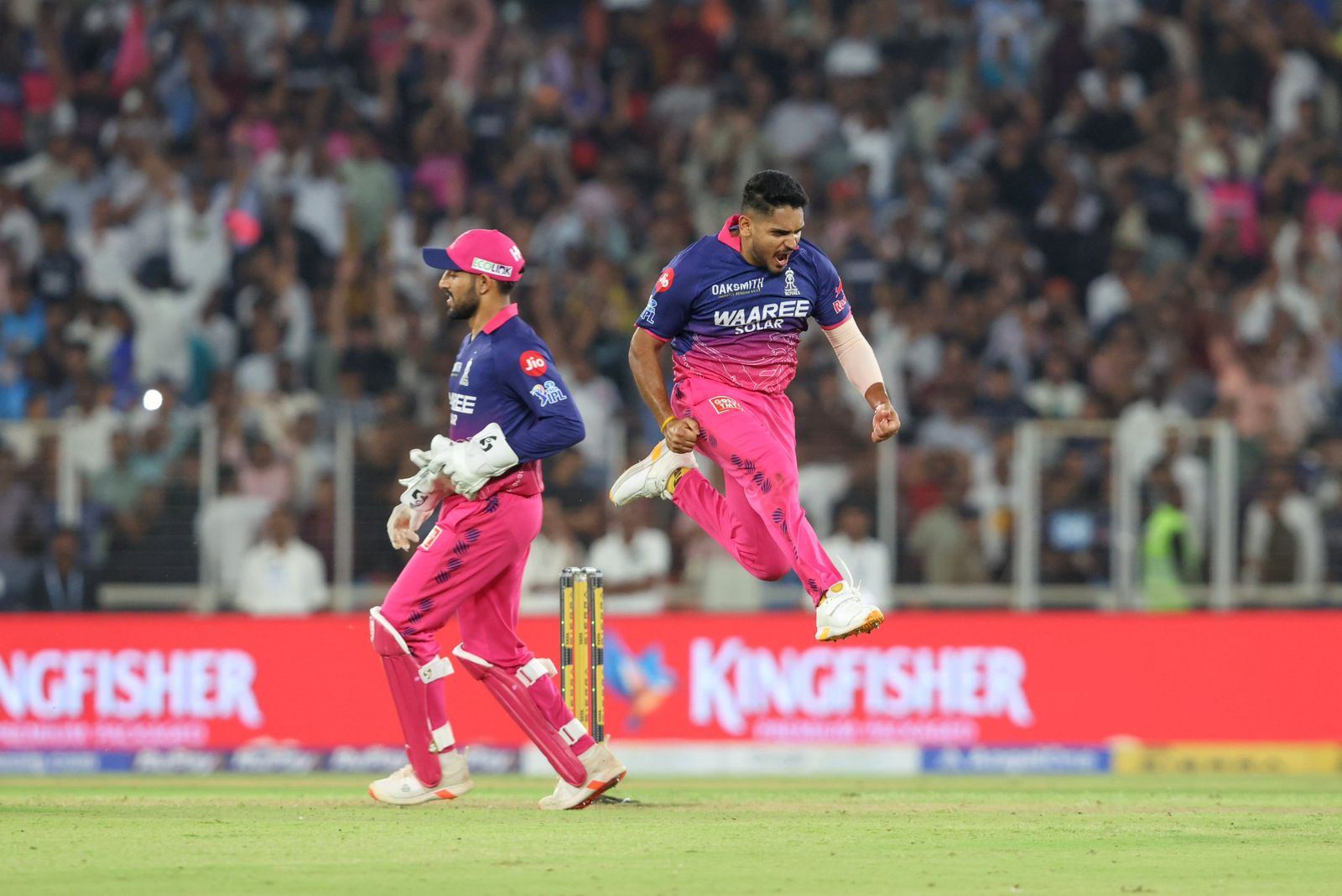 Royals edge Titans by 6 runs in IPL