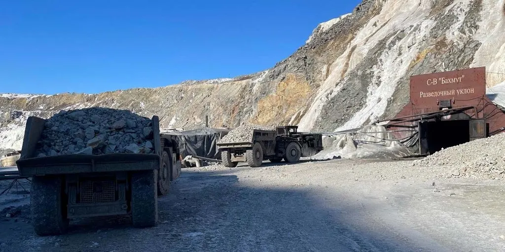 8 feared trapped after mine collapse in Russia’s Far East