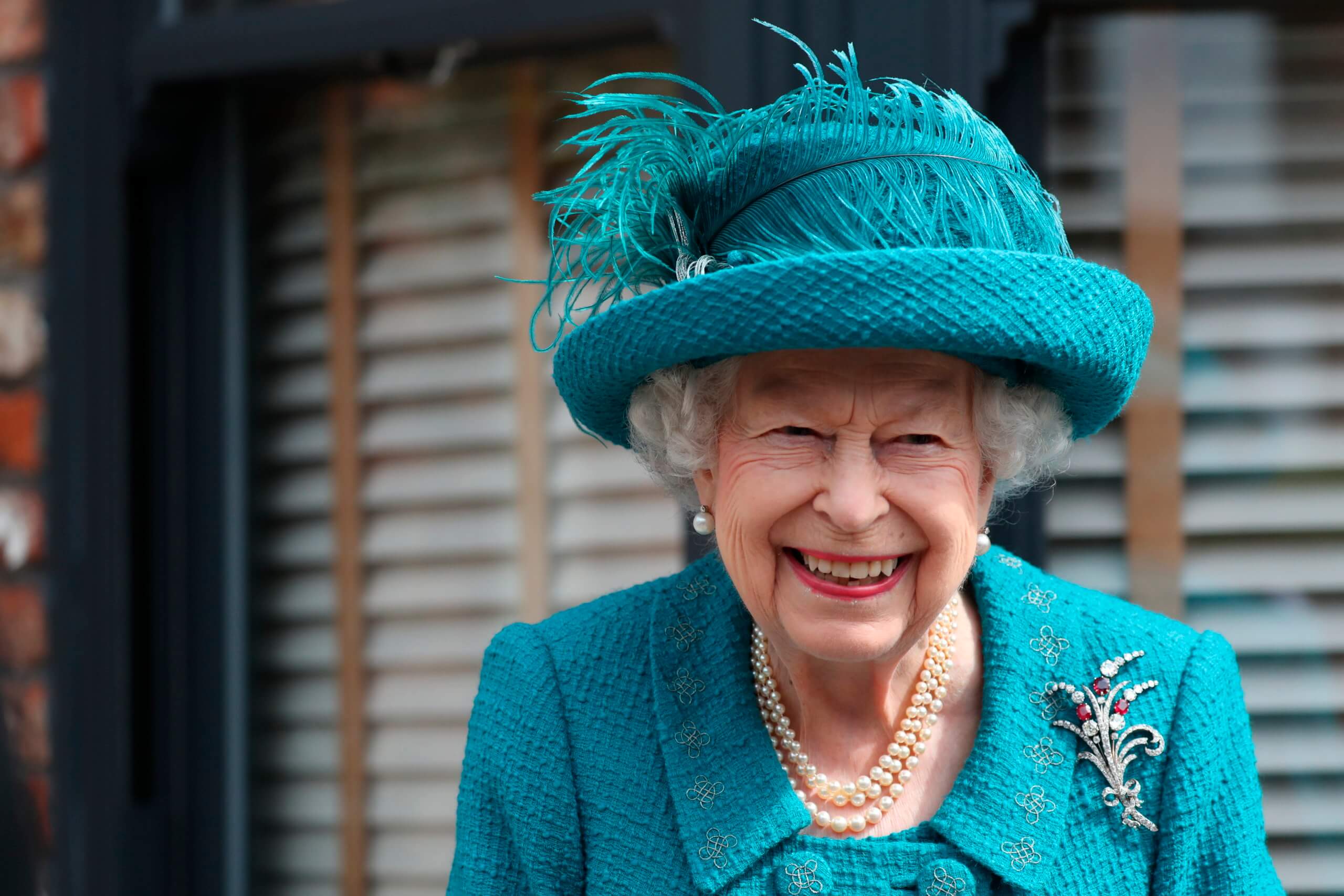British royals choose historian to write queen biography