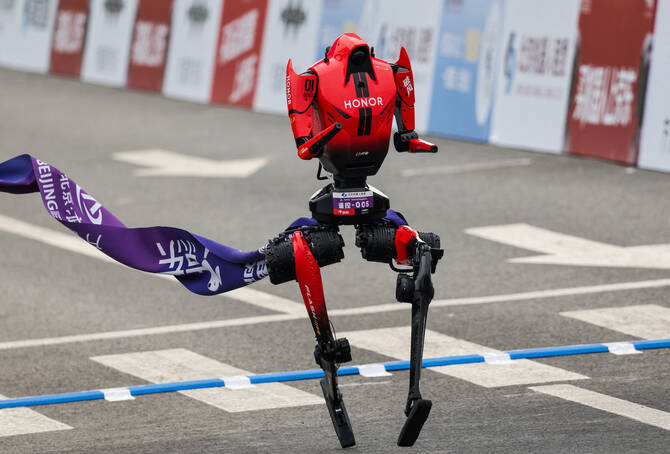 A humanoid robot sprints to victory in Beijing, beating the human half-marathon world record