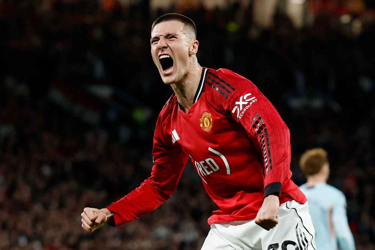 Manchester United edge Brentford, close in on Champions League spot
