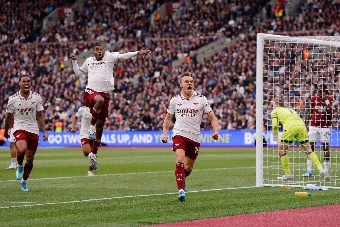 Arsenal F.C. edge closer to Premier League glory