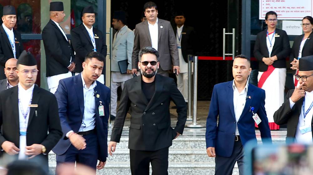 Congress questions PM’s ‘dress-up’ style