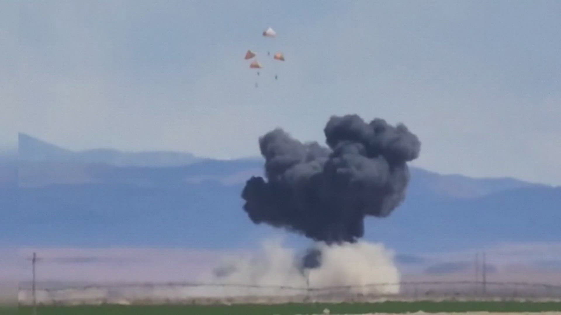 4 crew members eject safely after two Navy jets collide during air show in Idaho