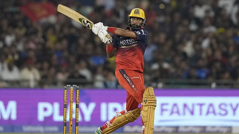 RCB edge Mumbai in last-ball, climb to top of IPL table
