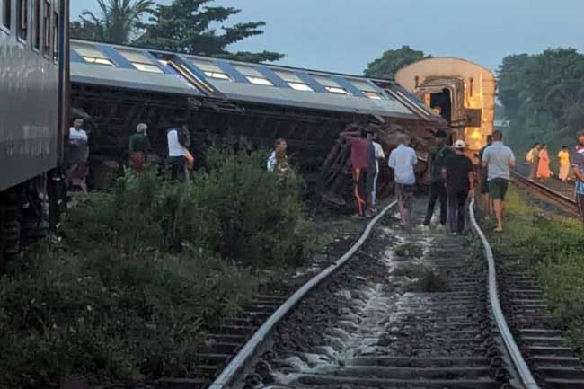 Train derailment in Sri Lanka injures 12