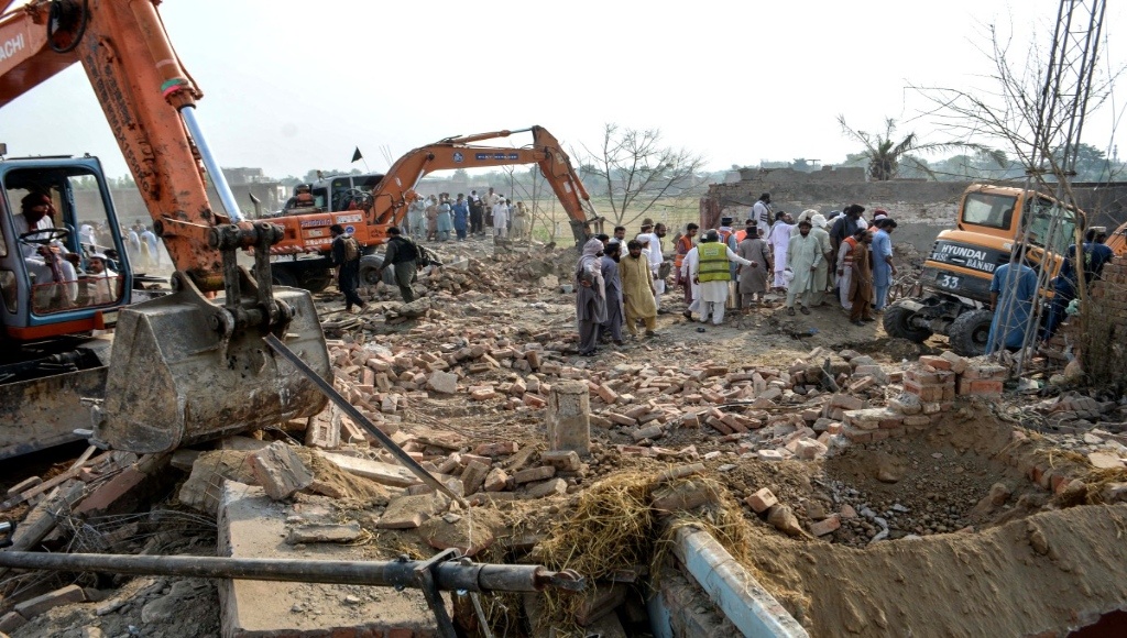 Car bomb attack on checkpoint kills at least 12 in northwest Pakistan: police
