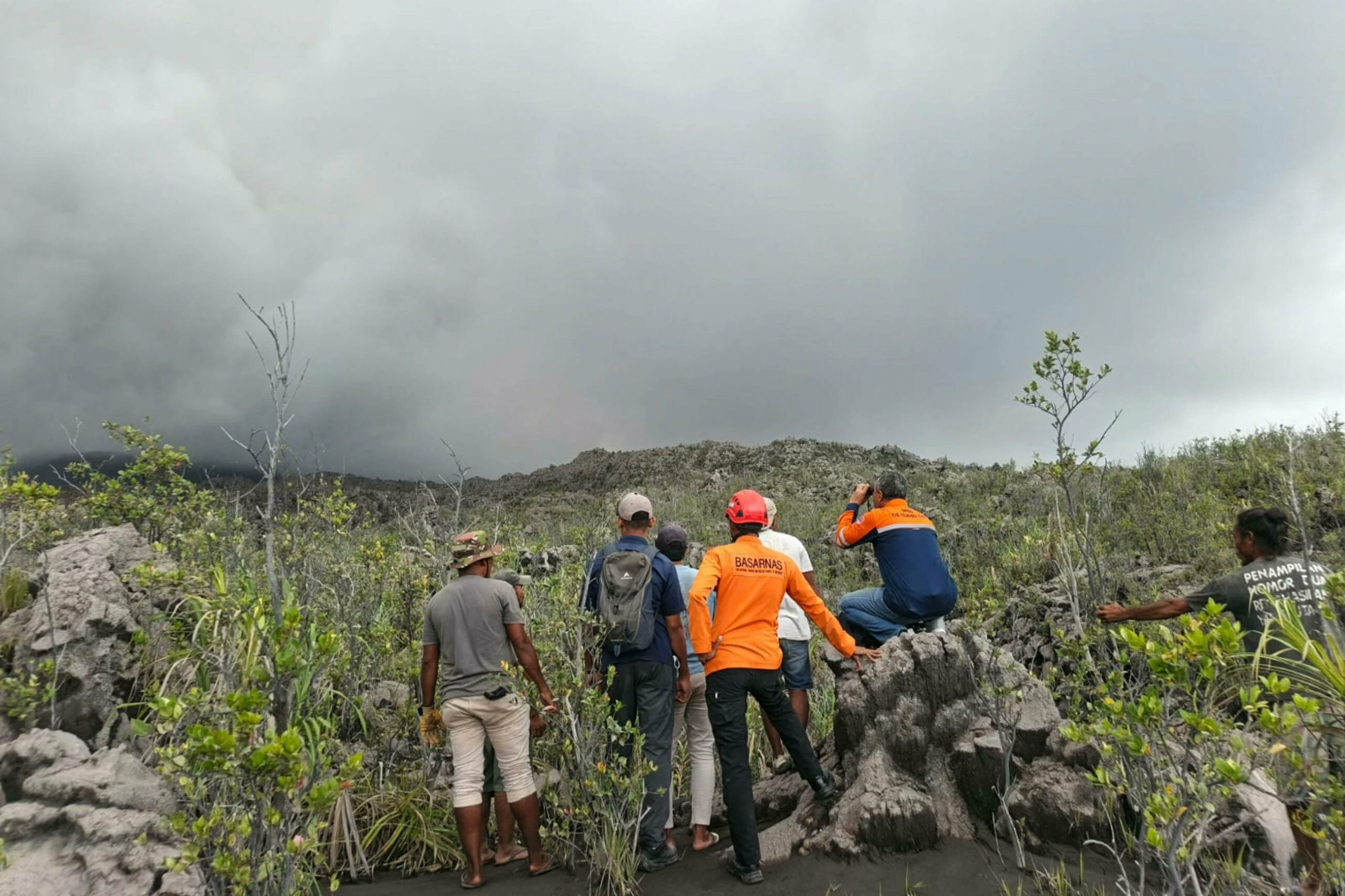 Indonesia volcanic eruption kills three hikers: officials