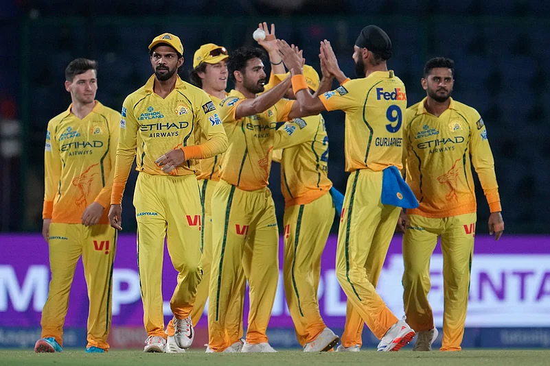 Chennai beats Delhi by 8 wickets, strengthen playoff push