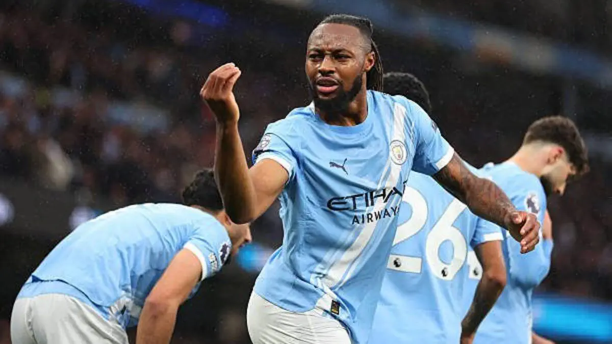 Manchester City beat Crystal Palace to keep title race alive