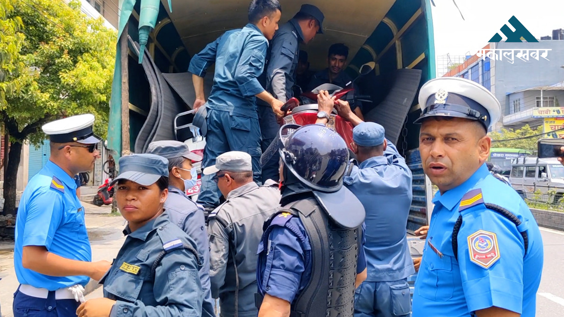 Pokhara steps up crackdown on illegal sidewalk parking in New Road area