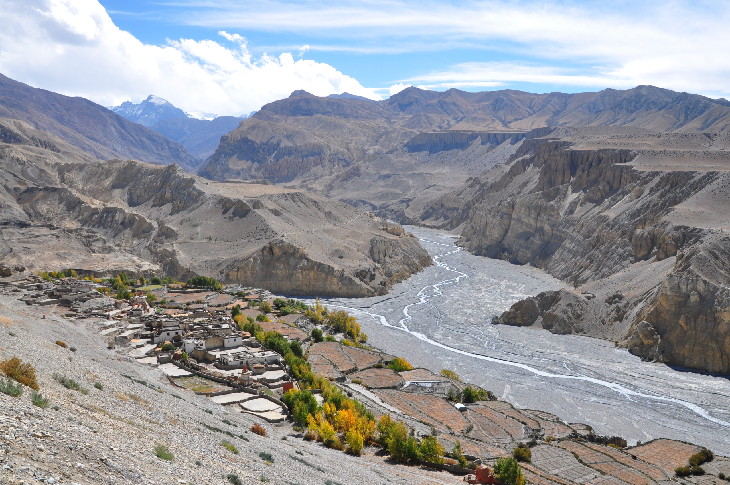 Trekking route being constructed along Kaligandaki River bank