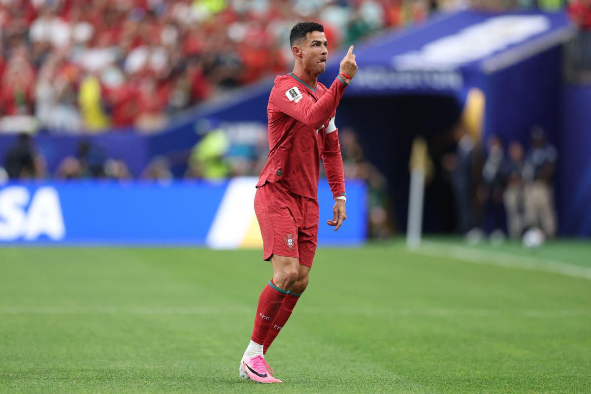 Portugal thrash Uzbekistan 5-0