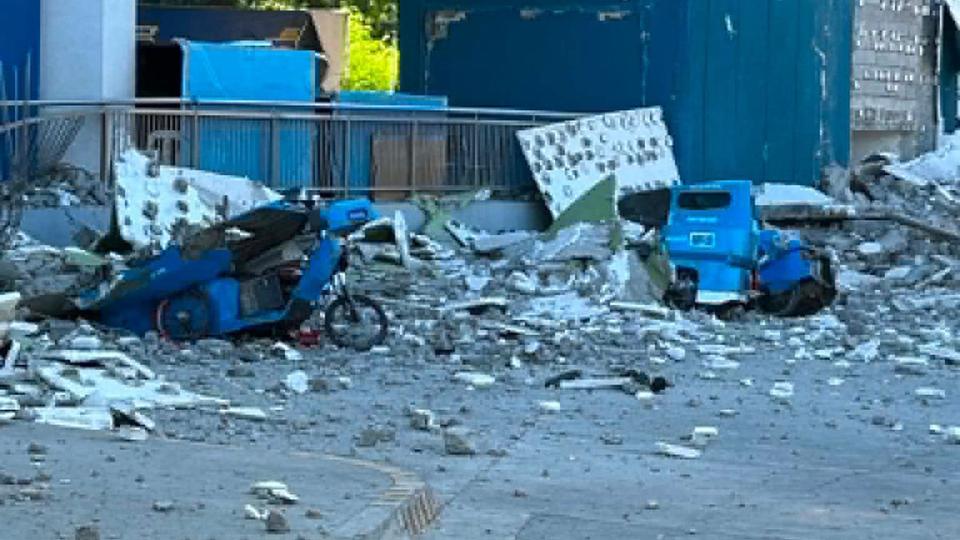 A 7.8 magnitude earthquake rocks the southern Philippines, causing some damage and 1-meter tsunami