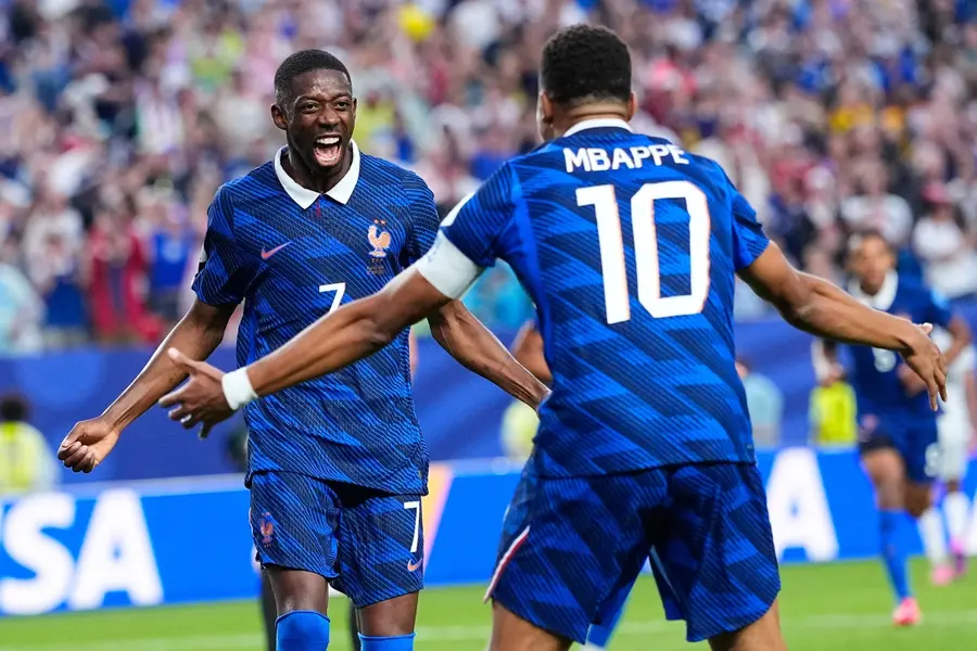 France storm into World Cup knockouts with 3-0 win over Iraq