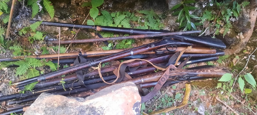 8 muzzle loaders confiscated in Salyan