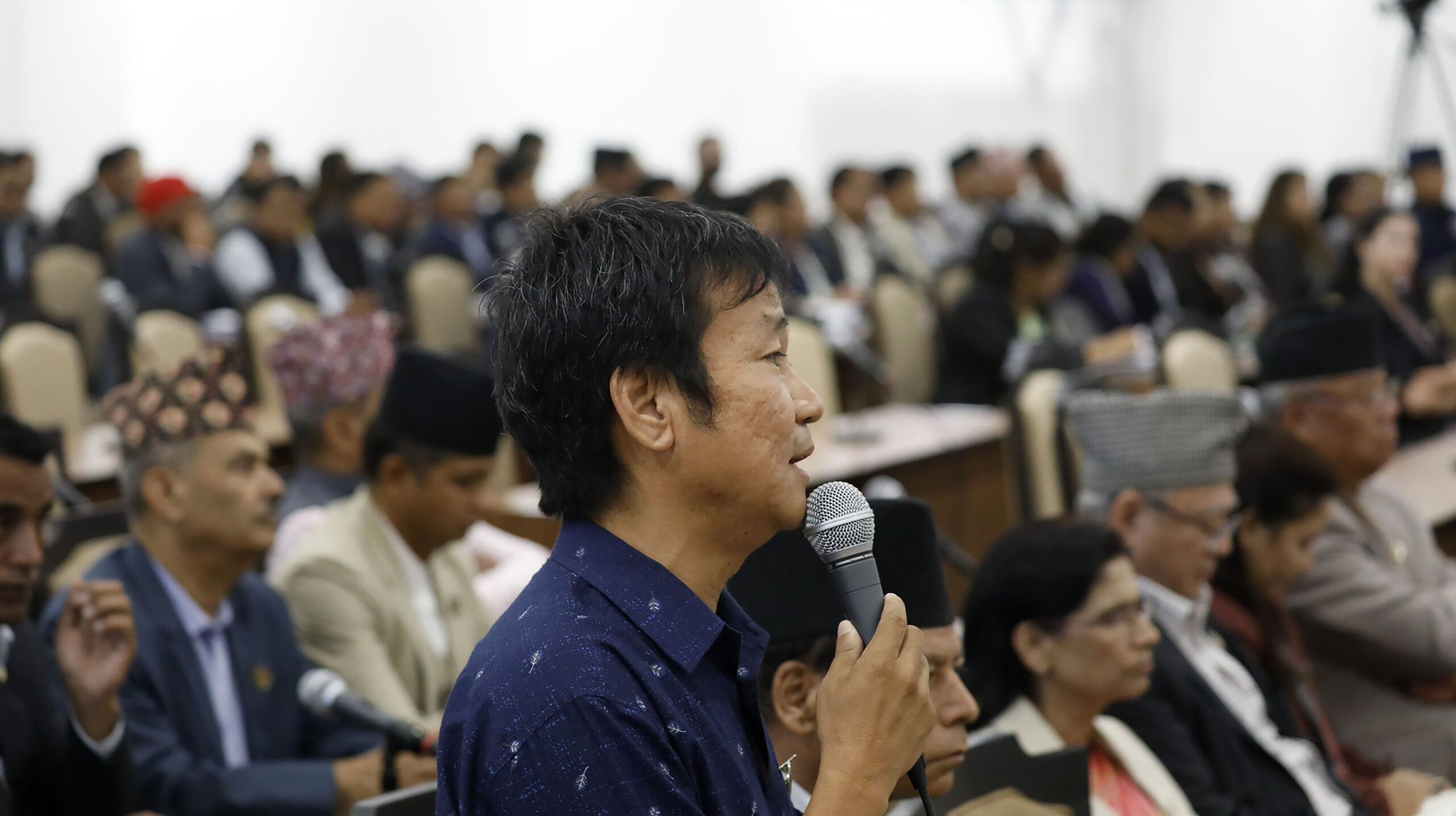Harka Sampang displays placard in House session