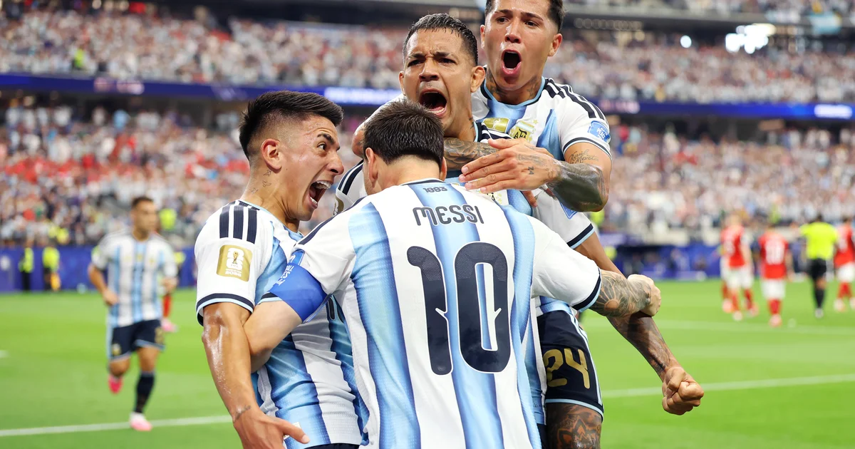 Messi fires Argentina into World Cup knockout stage