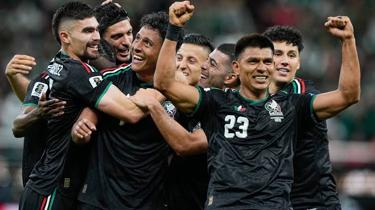 Mexico first to reach knockouts after 1–0 win over South Korea