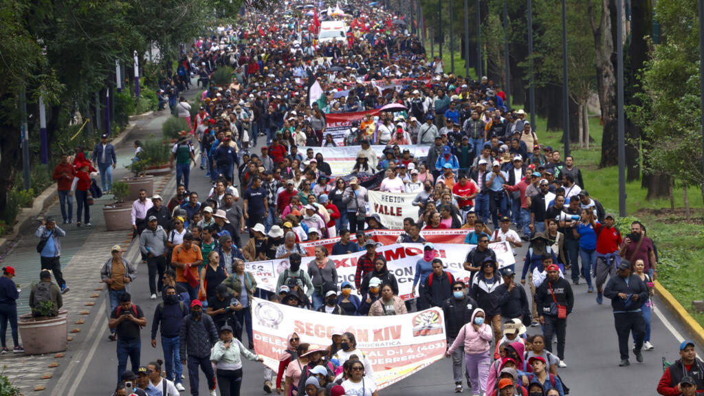 Protesters block road to Mexican World Cup stadium