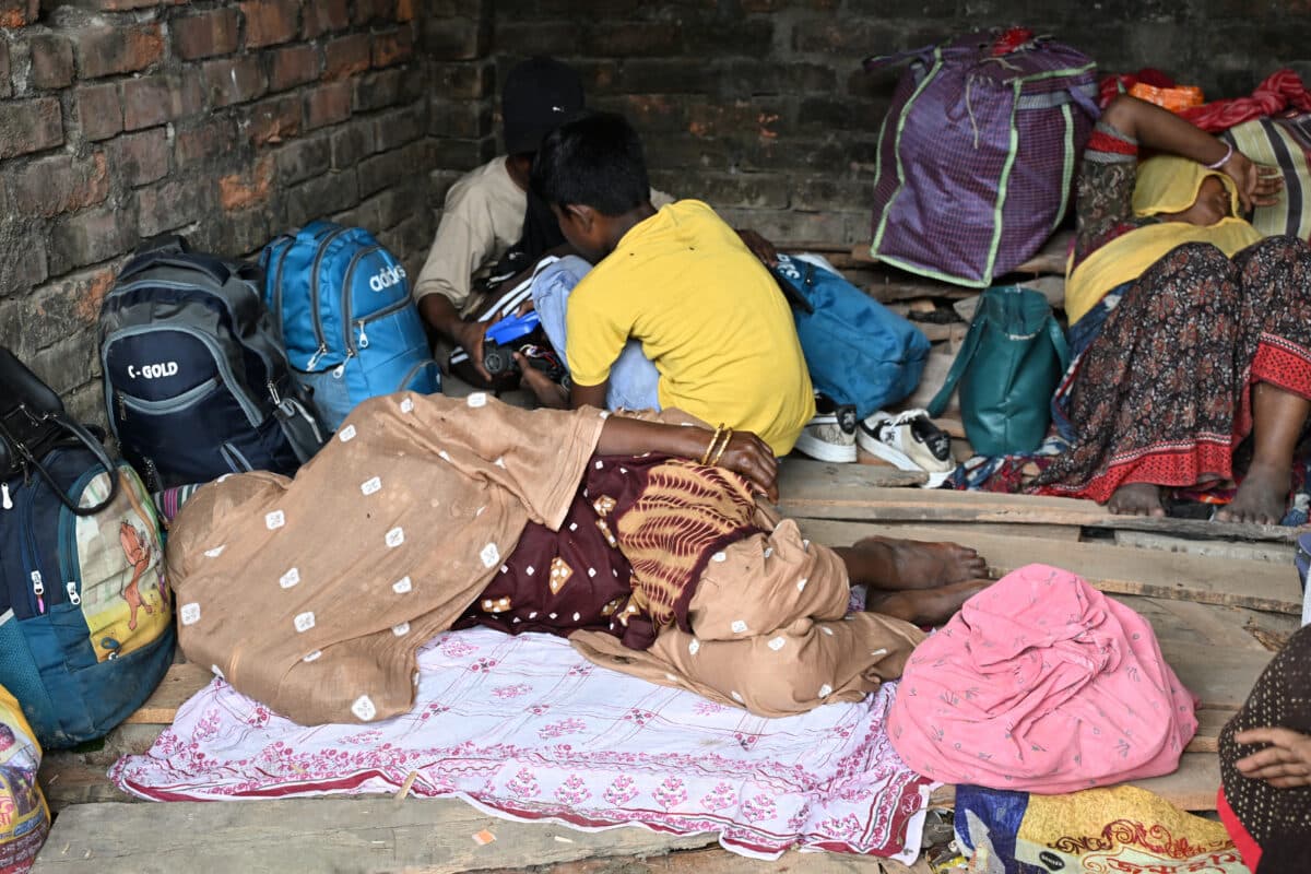India detains and deports 5,000 Bangladeshis