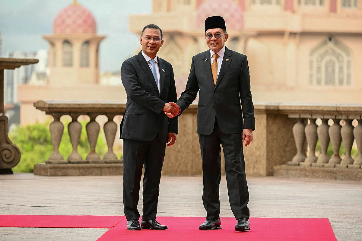 Malaysia pledges to strengthen protection of Bangladeshi workers’ rights
