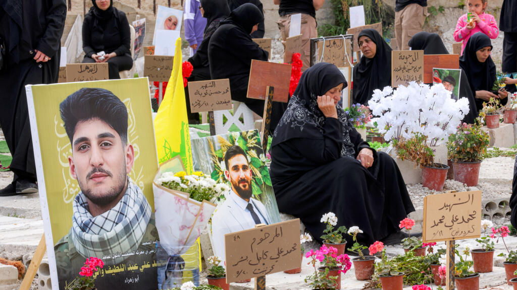 Displaced families bury Hezbollah dead in temporary graves