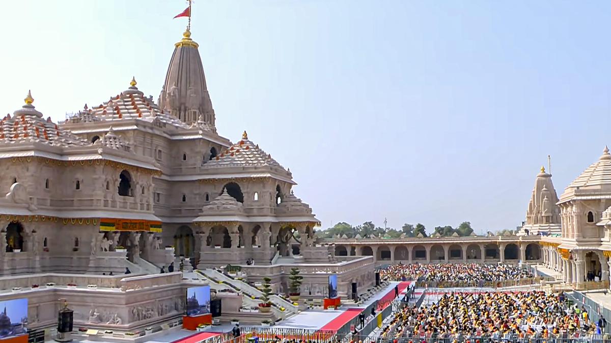 India arrests staff accused of theft from major temple