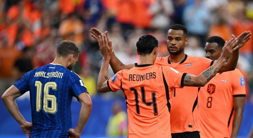 Netherlands thrash Sweden 5-1 to boost World Cup knockout hopes